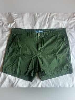 Old Navy Green Mid-Rise Everyday Shorts – Size 18